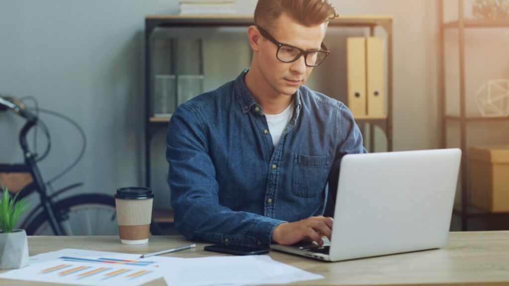 Wybór między HP ProBook, HP EliteBook i HP ZBook zależy od potrzeb użytkownika oraz charakteru pracy